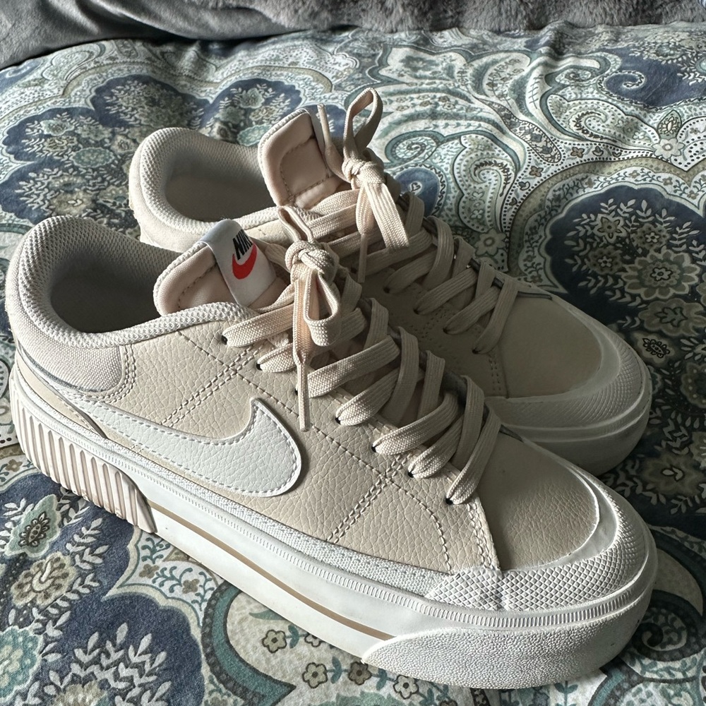 Nike Court Legacy Lift. Sz 6.5